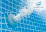 INTEX "PrismFrame" Pool rechteckig Aufstellpool Komplettset (400 x 200 x 122 cm) inkl. 12V Filterpumpe & Sicherheitsleiter Familienpool Swimmingpool Volumen ca 8.418l, blau (26790GN)